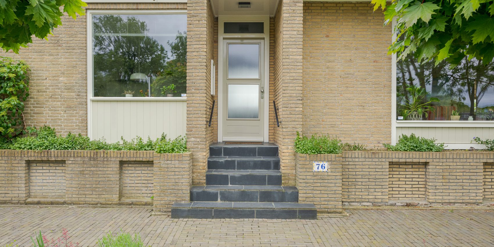 275969830.jpg