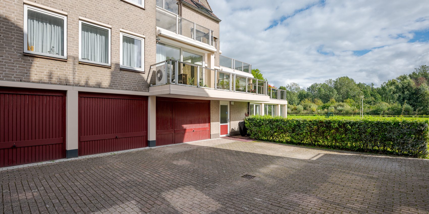 292894777.jpg