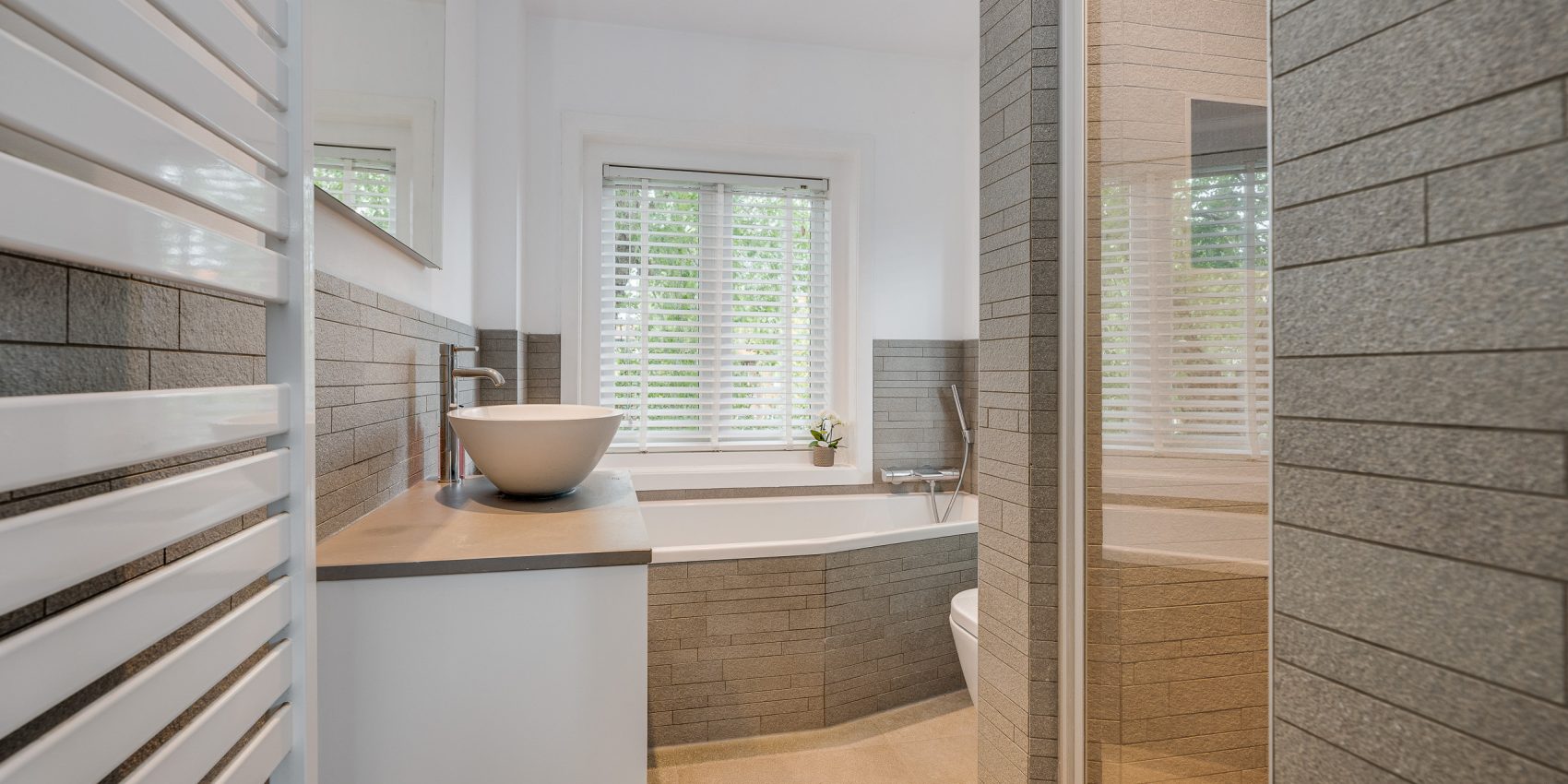 294783677.jpg